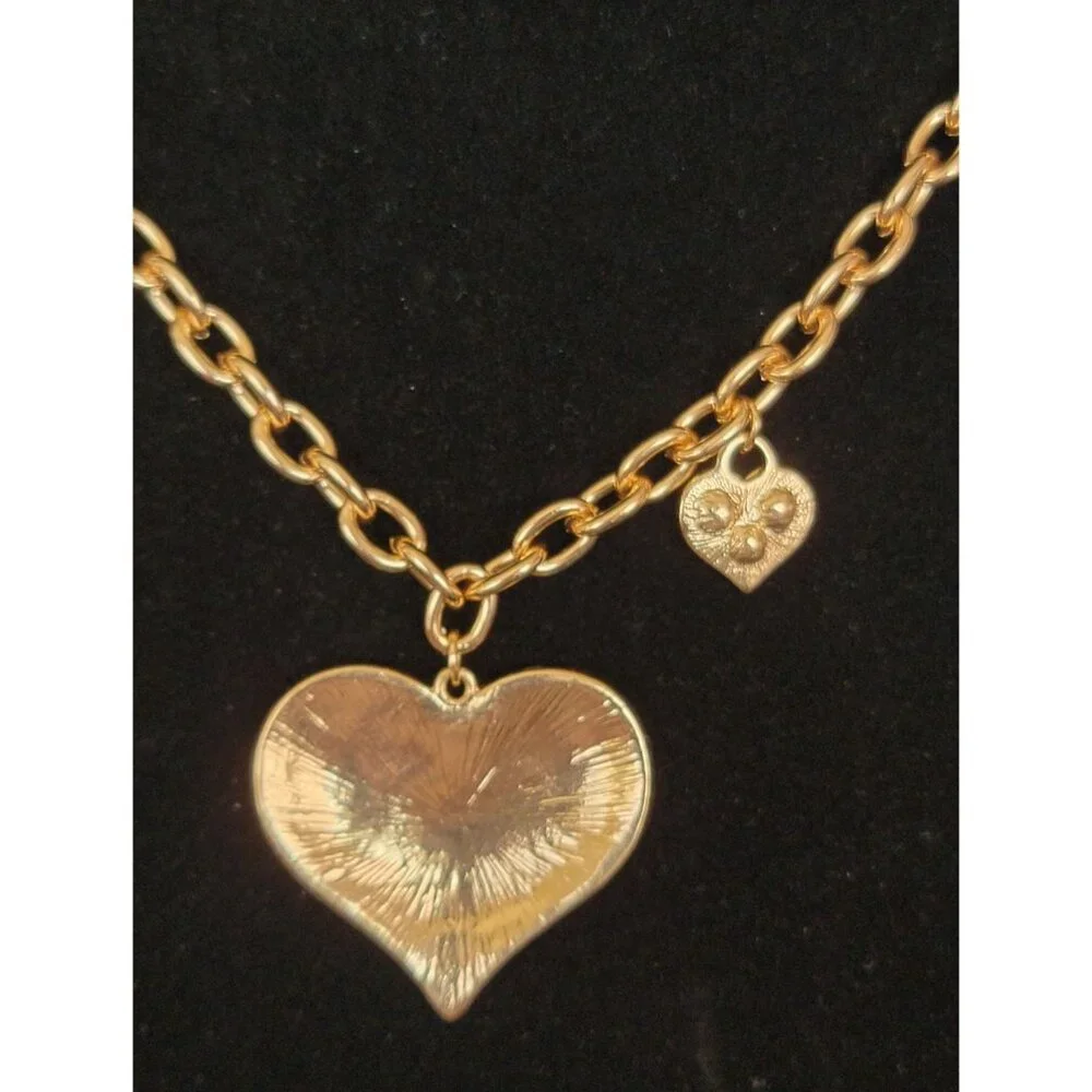 GUESS Leopard Heart Pendant Necklace Gold Tone Chunky Chain 18" NWT - Picture 2 of 6